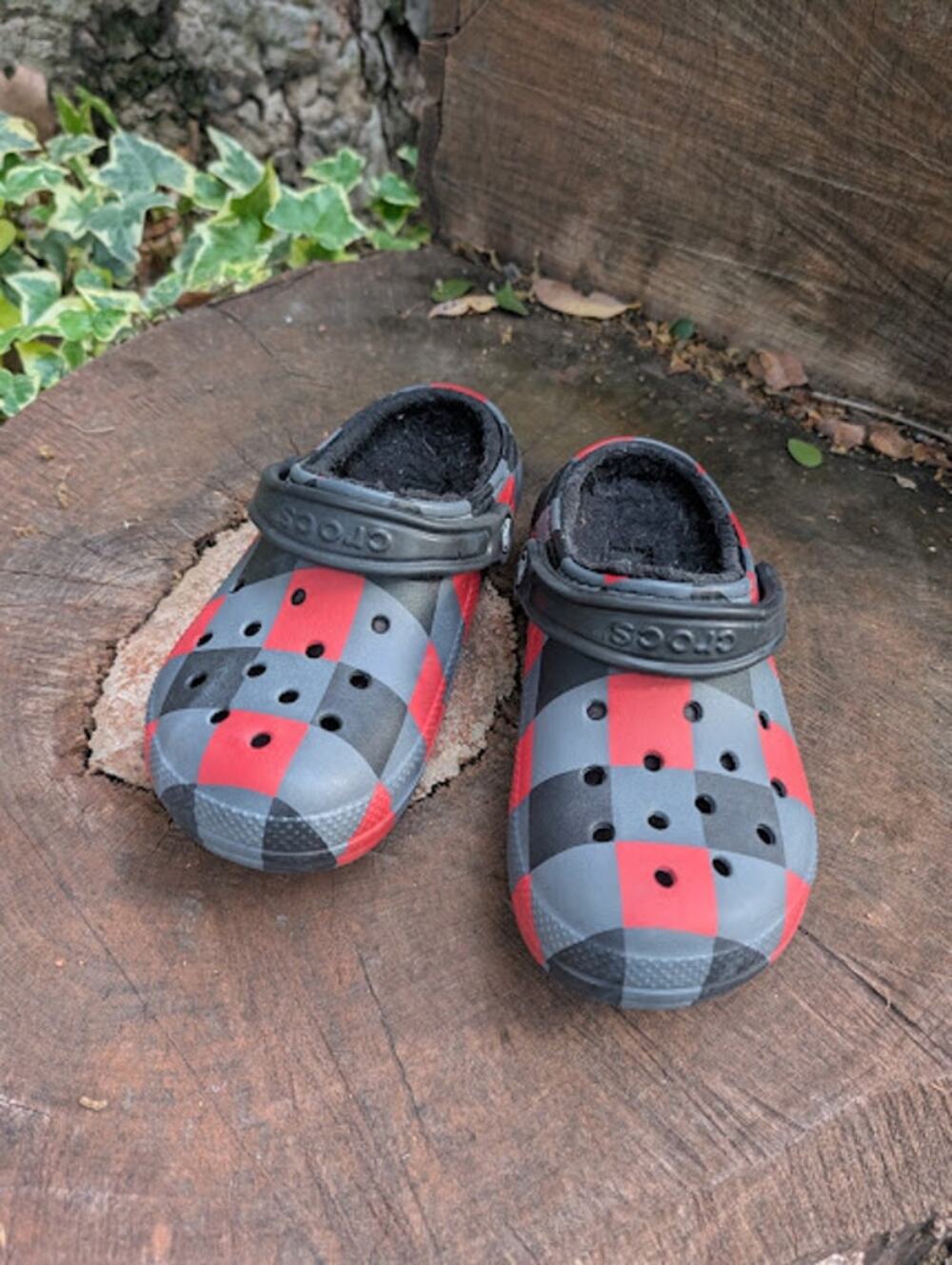 CROCS Classic Clogs, Fleece Lined, Red Black Gray Checkered, Womens 6/ Mens 4